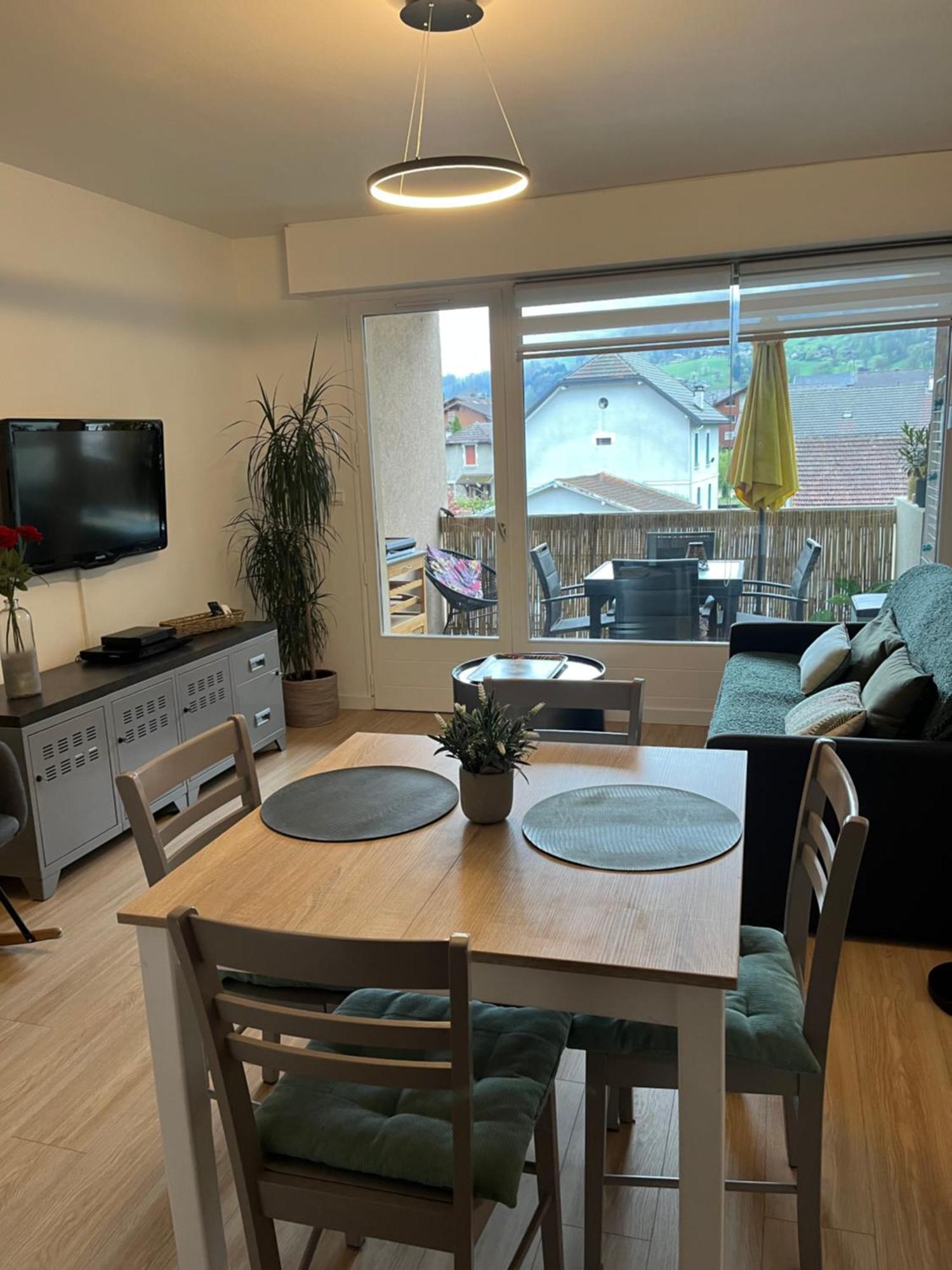 Ferienwohnung Agreable 2 Pieces Au Coeur De Thônes Exterior foto